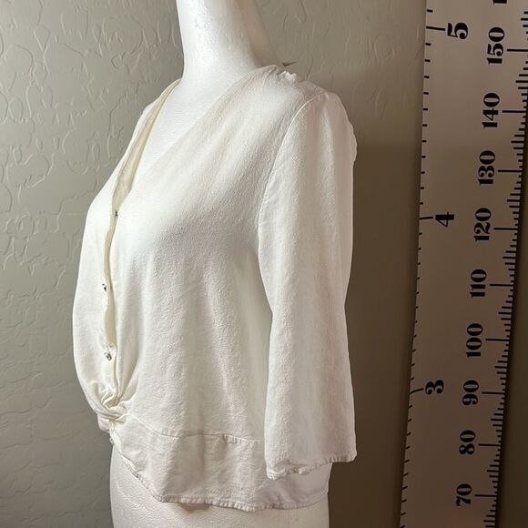 𝅺urban Romantics white mid length sleeves V-neck button front loop waist SZ M - Picture 3 of 9